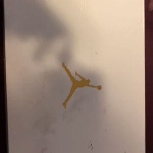 I’m selling my rose Gold 11s